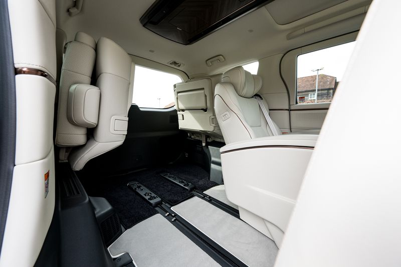 Lexus LM 2.5 350h E-CVT AWD 7 Seat *VAT QUALIFYING*