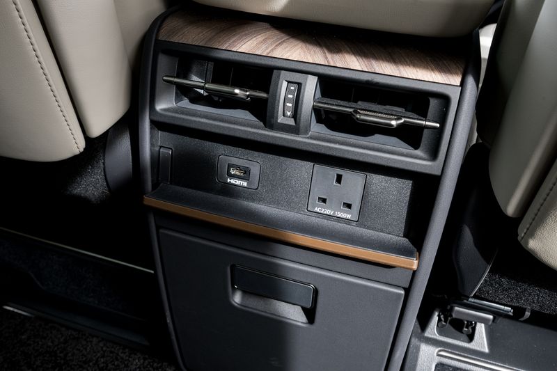 Lexus LM 2.5 350h E-CVT AWD 7 Seat *VAT QUALIFYING*