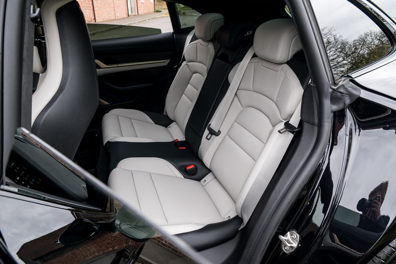 Porsche Taycan Performance Plus 93.4kWh Turbo S Sport Turismo