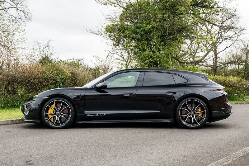 Porsche Taycan Performance Plus 93.4kWh Turbo S Sport Turismo