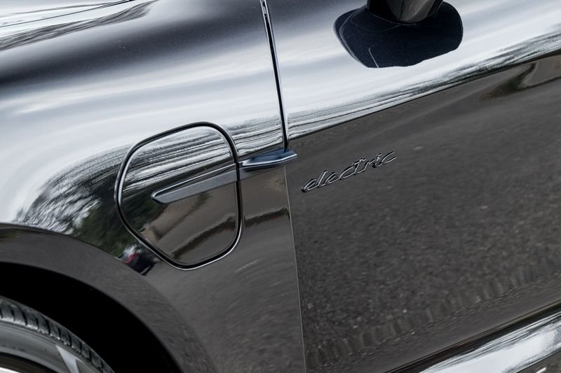Porsche Taycan Performance Plus 93.4kWh Turbo S Sport Turismo