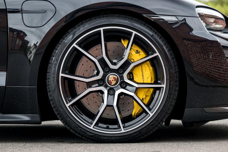 Porsche Taycan Performance Plus 93.4kWh Turbo S Sport Turismo