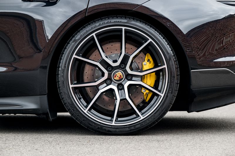 Porsche Taycan Performance Plus 93.4kWh Turbo S Sport Turismo