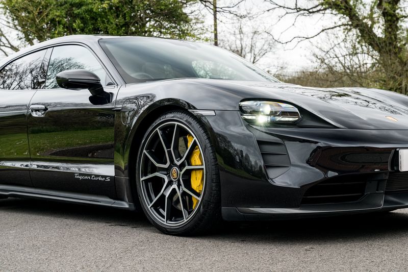 Porsche Taycan Performance Plus 93.4kWh Turbo S Sport Turismo
