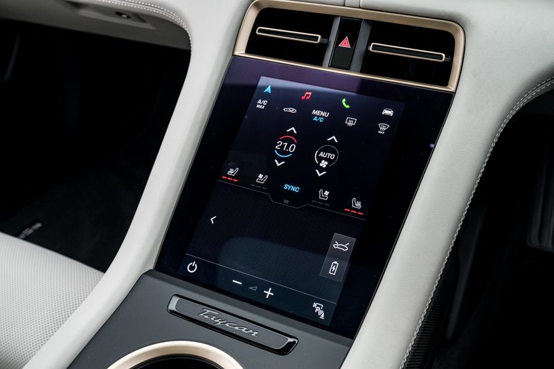 Porsche Taycan Performance Plus 93.4kWh Turbo S Sport Turismo