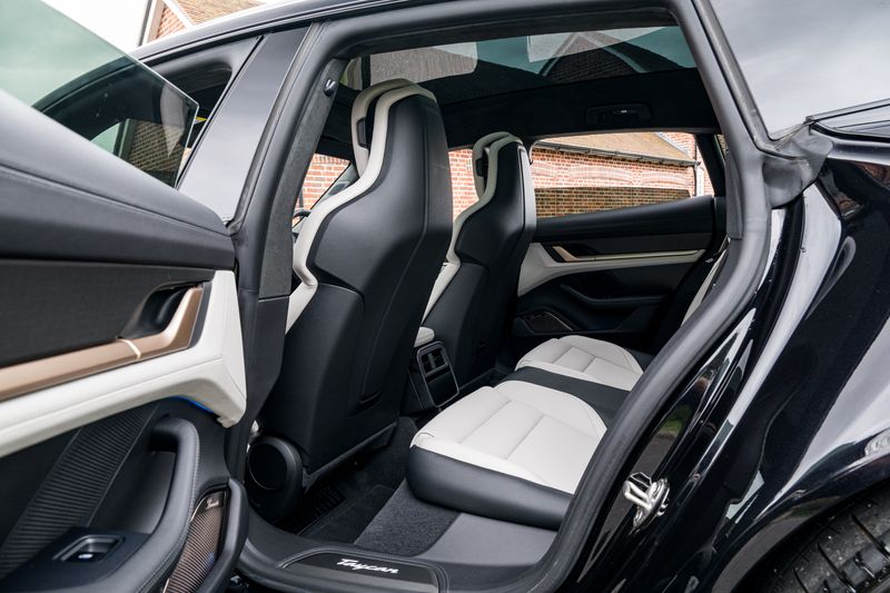 Porsche Taycan Performance Plus 93.4kWh Turbo S Sport Turismo