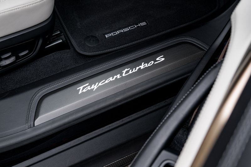 Porsche Taycan Performance Plus 93.4kWh Turbo S Sport Turismo
