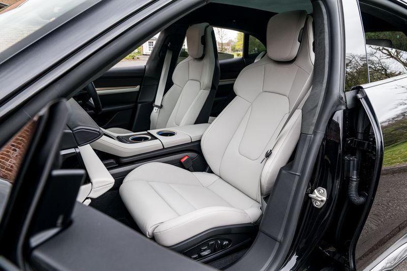 Porsche Taycan Performance Plus 93.4kWh Turbo S Sport Turismo