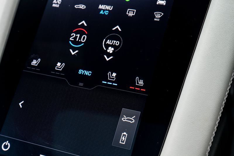 Porsche Taycan Performance Plus 93.4kWh Turbo S Sport Turismo