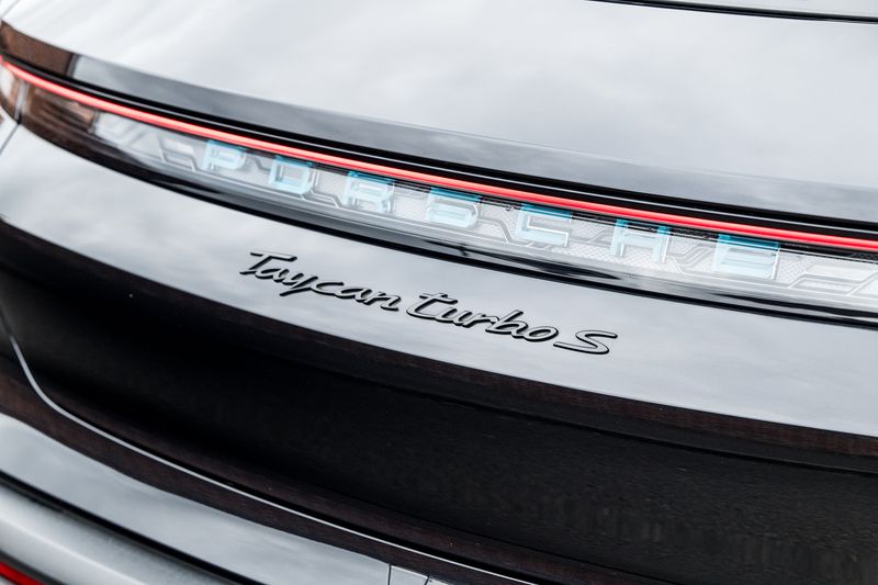Porsche Taycan Performance Plus 93.4kWh Turbo S Sport Turismo