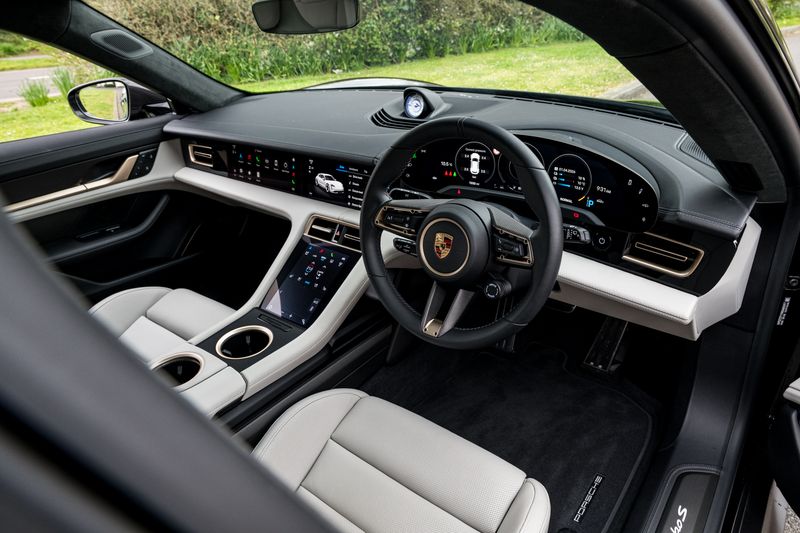 Porsche Taycan Performance Plus 93.4kWh Turbo S Sport Turismo