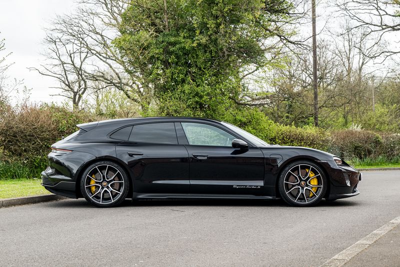Porsche Taycan Performance Plus 93.4kWh Turbo S Sport Turismo