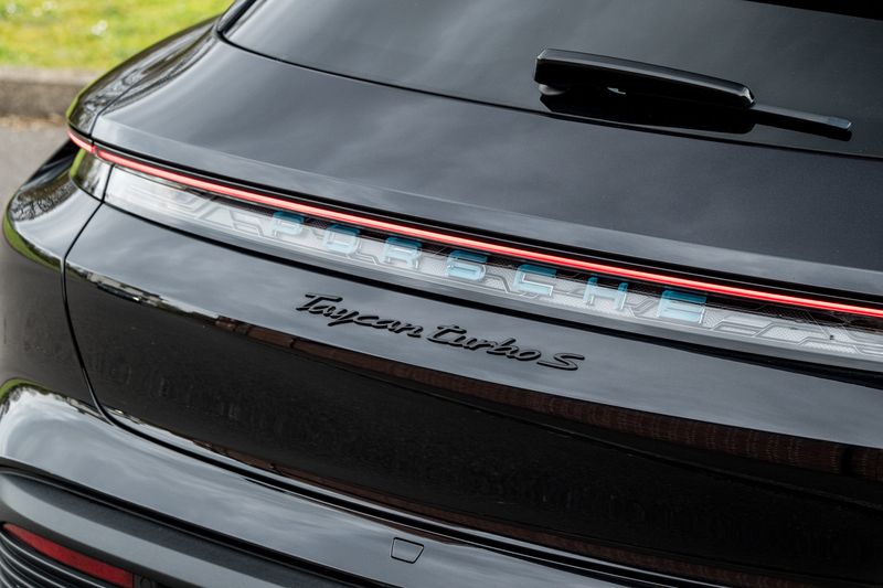Porsche Taycan Performance Plus 93.4kWh Turbo S Sport Turismo