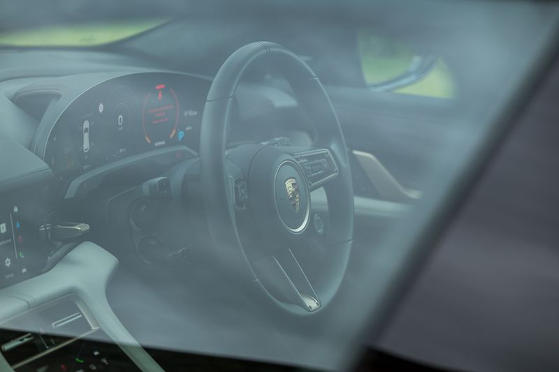 Porsche Taycan Performance Plus 93.4kWh Turbo S Sport Turismo