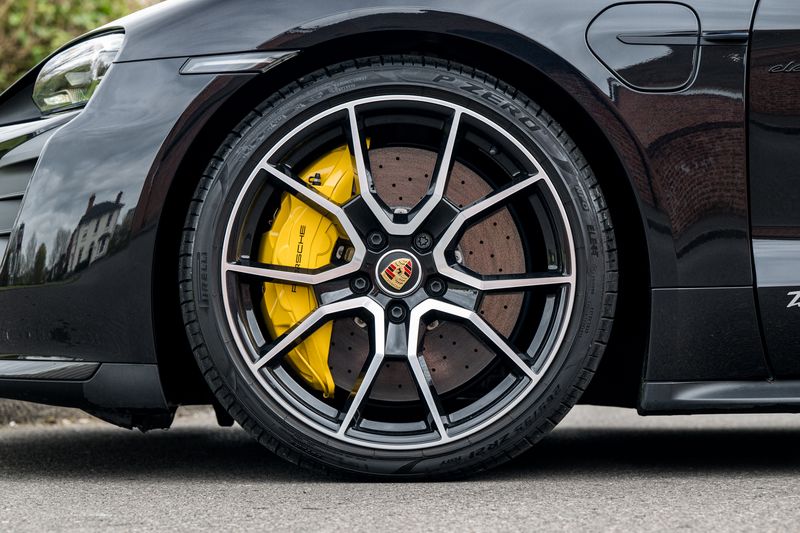Porsche Taycan Performance Plus 93.4kWh Turbo S Sport Turismo