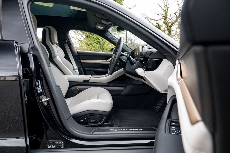 Porsche Taycan Performance Plus 93.4kWh Turbo S Sport Turismo