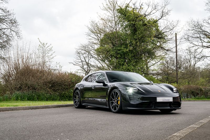 Porsche Taycan Performance Plus 93.4kWh Turbo S Sport Turismo