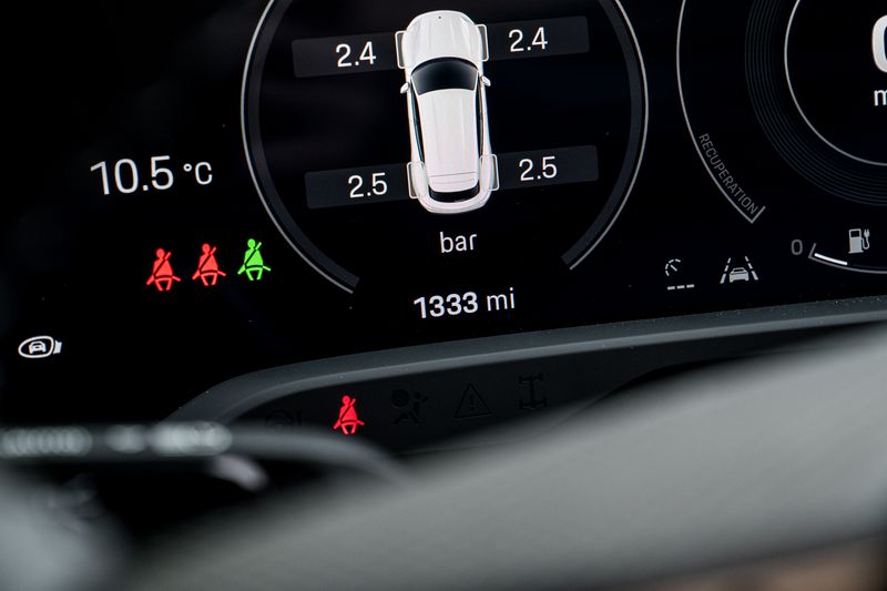Porsche Taycan Performance Plus 93.4kWh Turbo S Sport Turismo