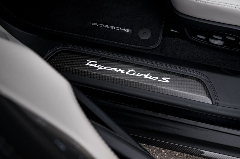 Porsche Taycan Performance Plus 93.4kWh Turbo S Sport Turismo