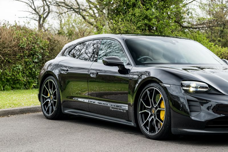 Porsche Taycan Performance Plus 93.4kWh Turbo S Sport Turismo