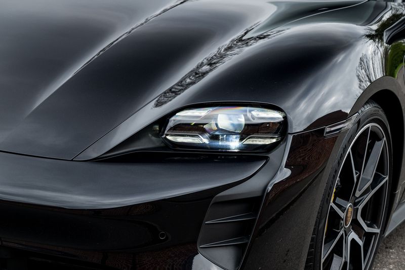 Porsche Taycan Performance Plus 93.4kWh Turbo S Sport Turismo