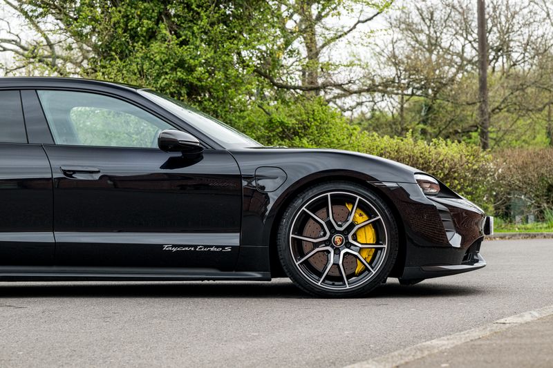 Porsche Taycan Performance Plus 93.4kWh Turbo S Sport Turismo