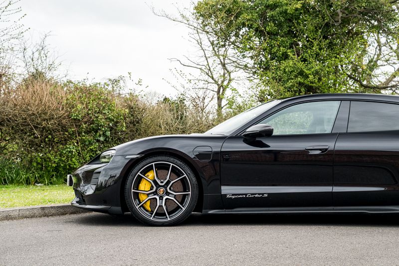 Porsche Taycan Performance Plus 93.4kWh Turbo S Sport Turismo