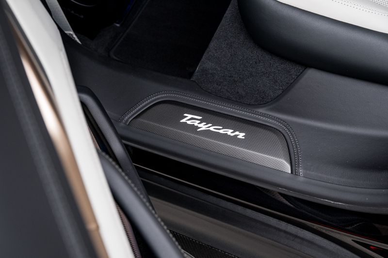 Porsche Taycan Performance Plus 93.4kWh Turbo S Sport Turismo