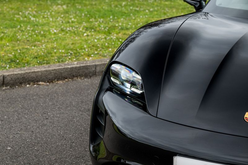 Porsche Taycan Performance Plus 93.4kWh Turbo S Sport Turismo