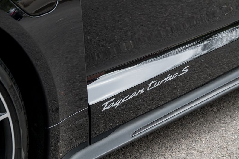 Porsche Taycan Performance Plus 93.4kWh Turbo S Sport Turismo