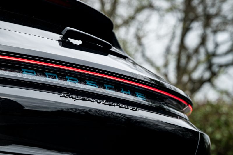 Porsche Taycan Performance Plus 93.4kWh Turbo S Sport Turismo