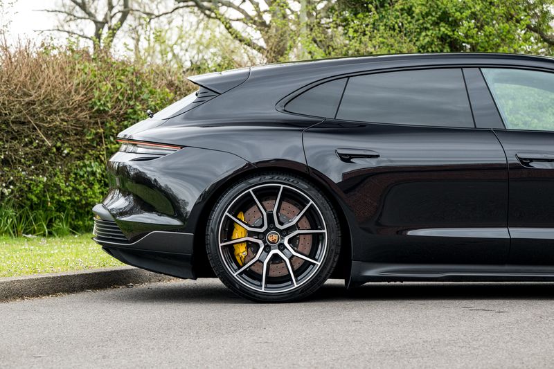 Porsche Taycan Performance Plus 93.4kWh Turbo S Sport Turismo