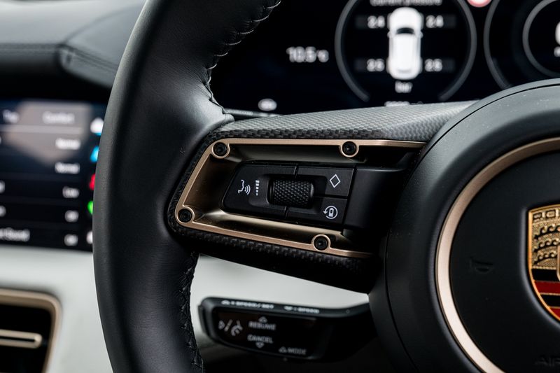 Porsche Taycan Performance Plus 93.4kWh Turbo S Sport Turismo