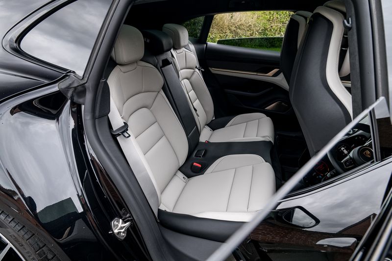 Porsche Taycan Performance Plus 93.4kWh Turbo S Sport Turismo