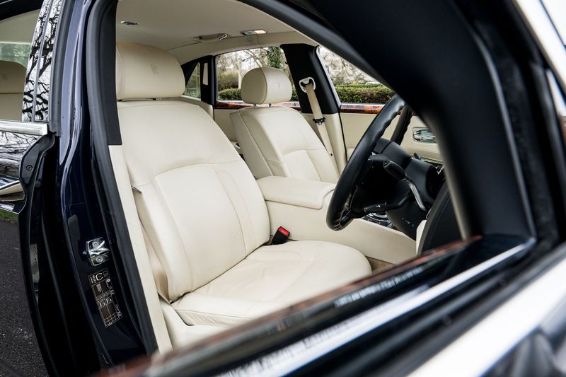 Rolls-Royce Ghost 6.6 V12 Saloon