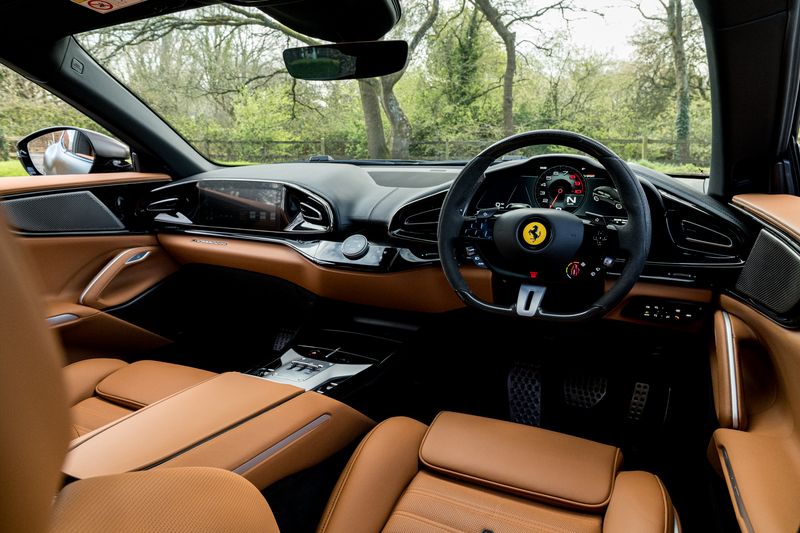 Ferrari Purosangue 6.5 V12 SUV F1 DCT 4WD