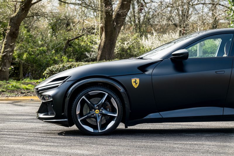 Ferrari Purosangue 6.5 V12 SUV F1 DCT 4WD