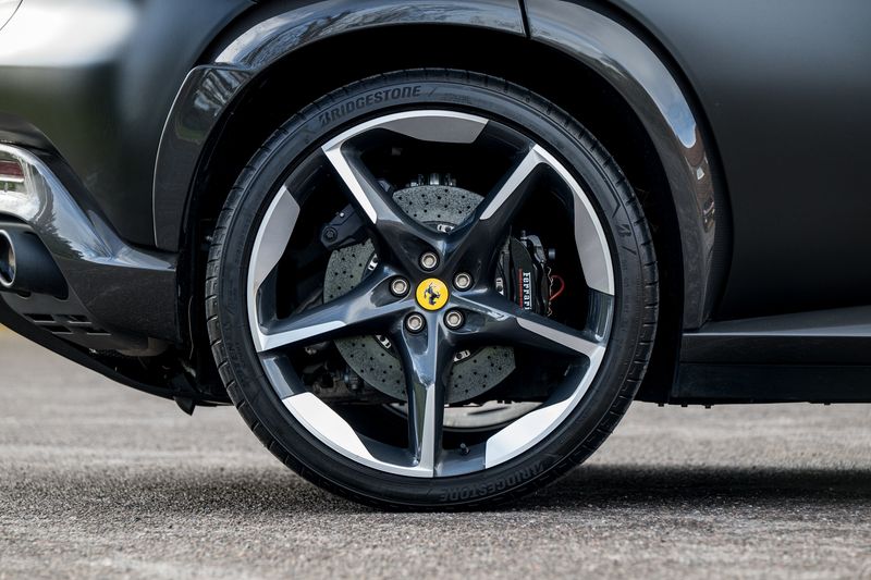 Ferrari Purosangue 6.5 V12 SUV F1 DCT 4WD