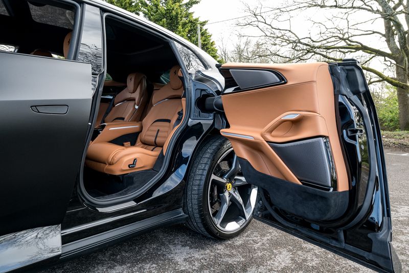 Ferrari Purosangue 6.5 V12 SUV F1 DCT 4WD