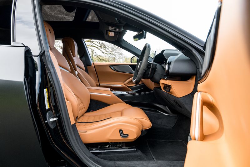 Ferrari Purosangue 6.5 V12 SUV F1 DCT 4WD