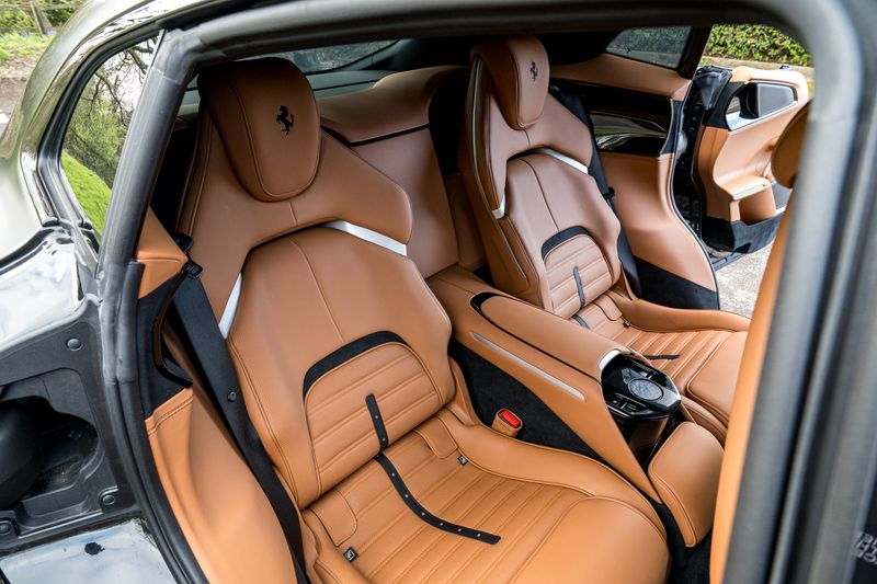 Ferrari Purosangue 6.5 V12 SUV F1 DCT 4WD