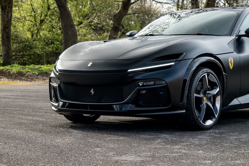 Ferrari Purosangue 6.5 V12 SUV F1 DCT 4WD