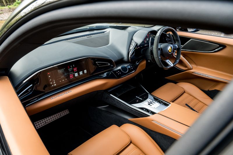 Ferrari Purosangue 6.5 V12 SUV F1 DCT 4WD