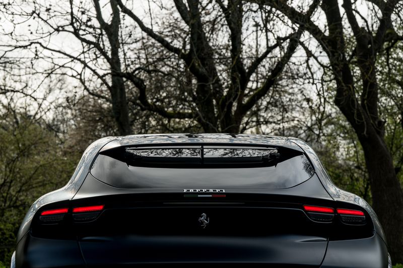 Ferrari Purosangue 6.5 V12 SUV F1 DCT 4WD