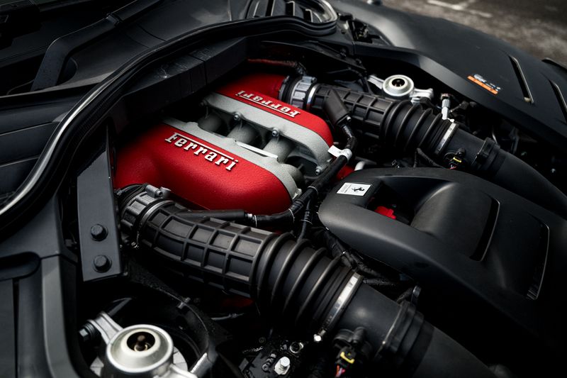 Ferrari Purosangue 6.5 V12 SUV F1 DCT 4WD