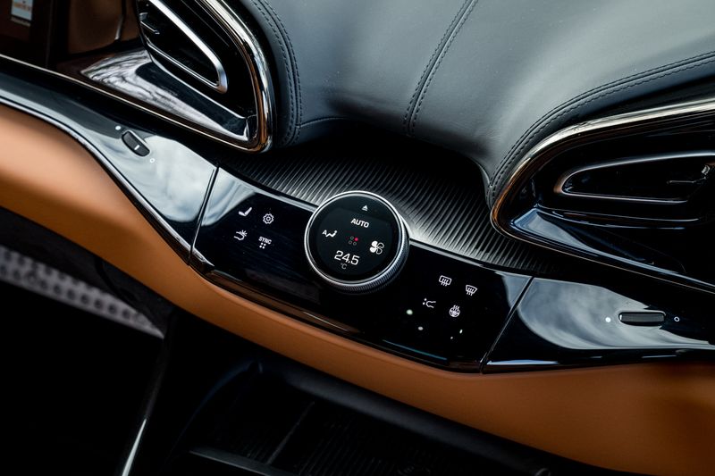 Ferrari Purosangue 6.5 V12 SUV F1 DCT 4WD