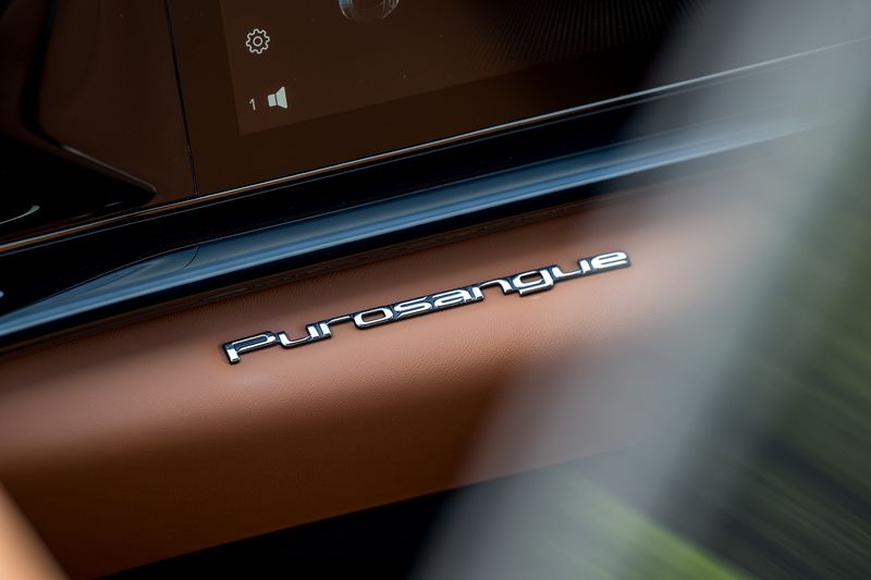 Ferrari Purosangue 6.5 V12 SUV F1 DCT 4WD