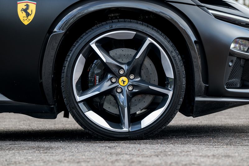 Ferrari Purosangue 6.5 V12 SUV F1 DCT 4WD