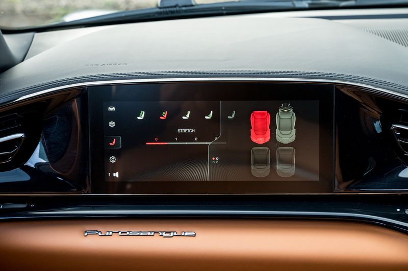 Ferrari Purosangue 6.5 V12 SUV F1 DCT 4WD