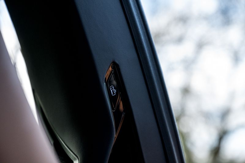 Ferrari Purosangue 6.5 V12 SUV F1 DCT 4WD